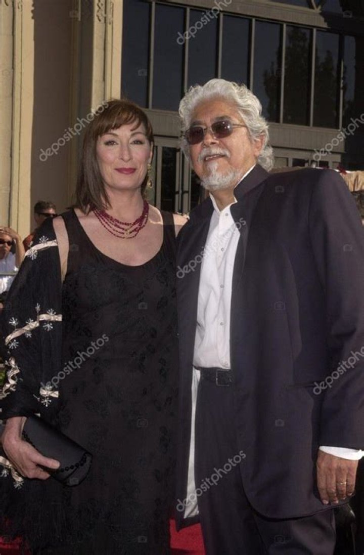 Unveiling The Artistic Legacy Of Angelica Huston's Husband